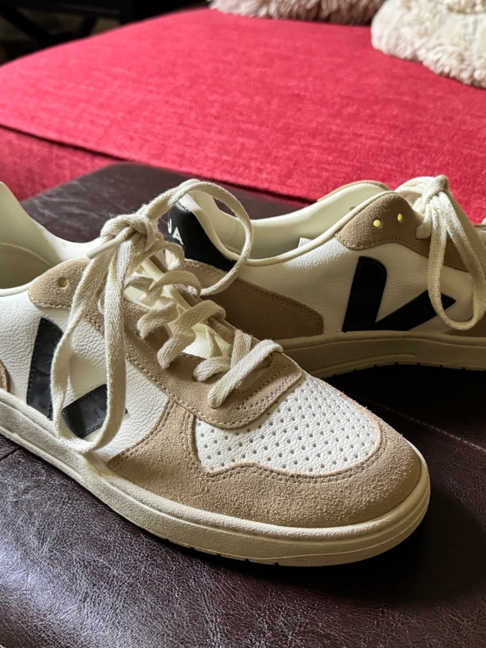 VEJA V-90 Leather, White/Black sneakers - Size 41 (10) WORN ONCE